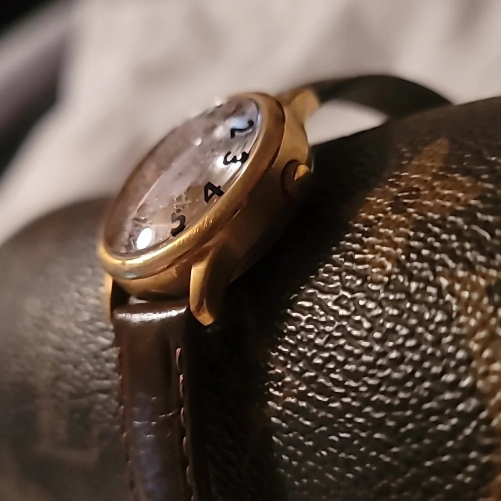Vintage GUESS 1996 Bubble Glass‎ Goldtone Watch Half & Half Numbers Leather Band